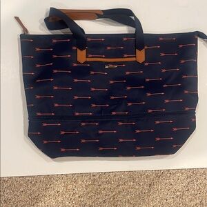 Stella & Dot Navy Tote with Red Arrow Design